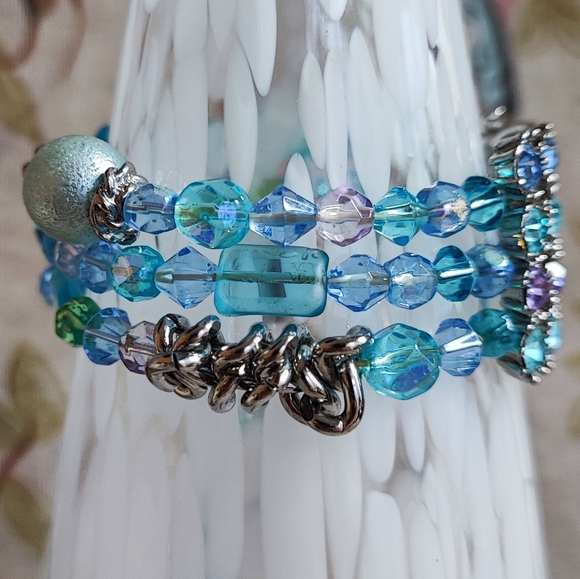 3 Strand Vintage Blue Pastel Faceted Glass Beads Beaded Stretch Bracelet - Picture 4 of 11
